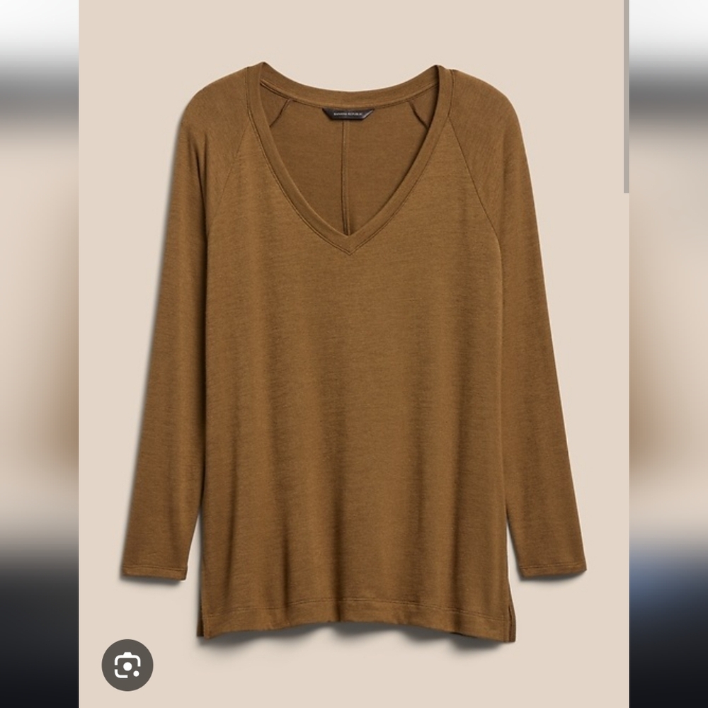 NWT Banana Republic Luxespun V-Neck T-Shirt